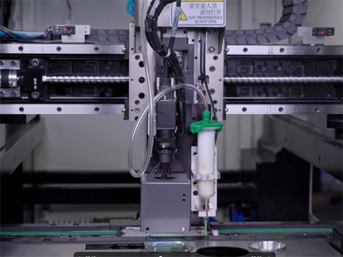 硅膠點(diǎn)膠機(jī)點(diǎn)膠的時(shí)候如果有氣泡產(chǎn)生該怎么辦？